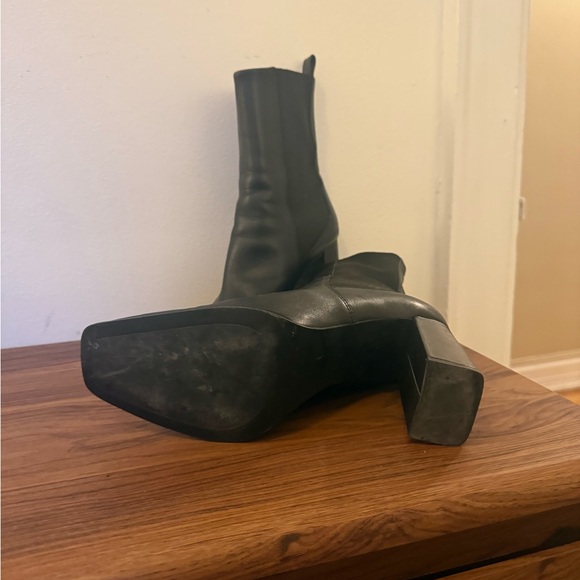 Black leather ankle boots - Picture 7 of 8